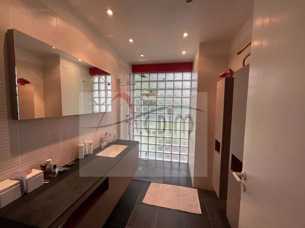 Maison à LA ROCHETTE