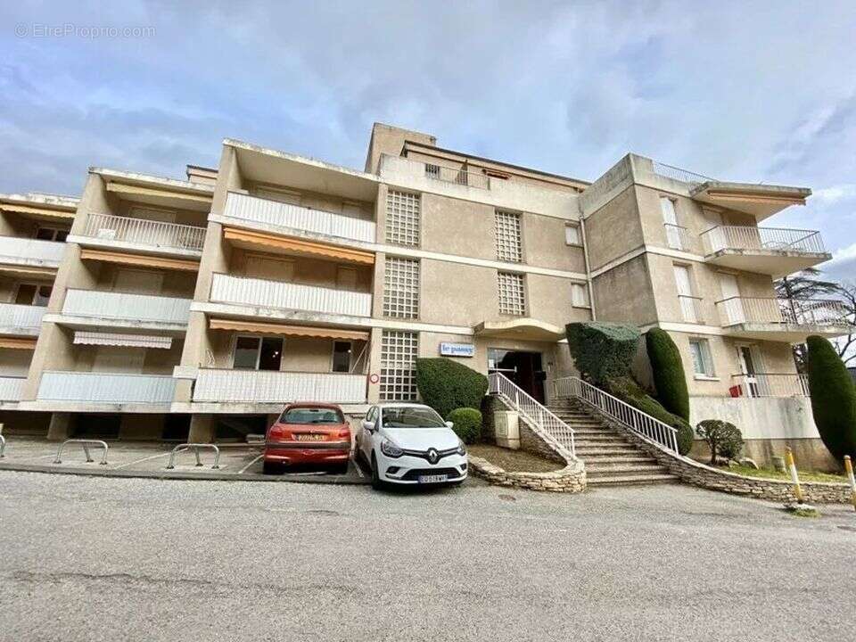 Appartement à GREOUX-LES-BAINS