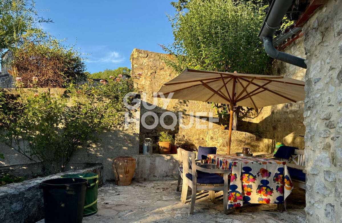 Maison à LAROQUE-DES-ARCS