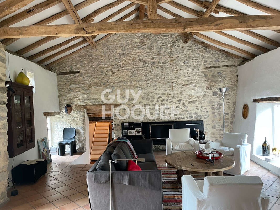 Maison à LAROQUE-DES-ARCS