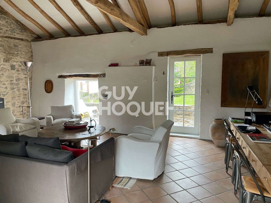 Maison à LAROQUE-DES-ARCS