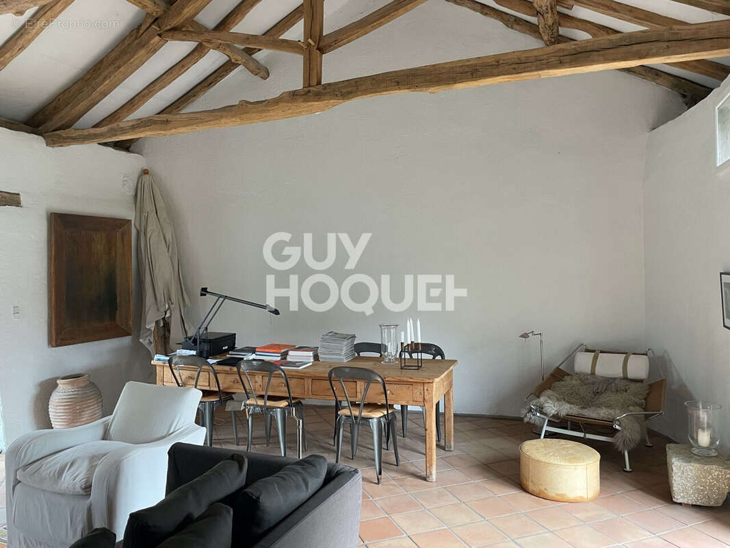 Maison à LAROQUE-DES-ARCS