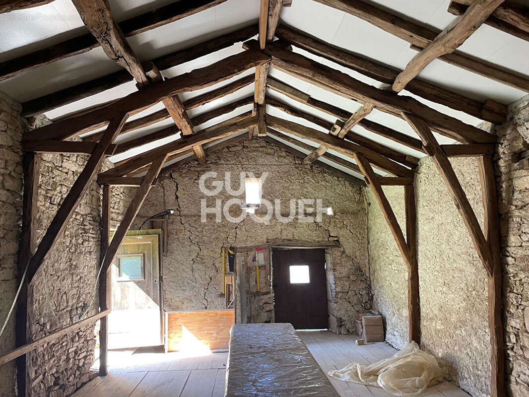 Maison à LAROQUE-DES-ARCS