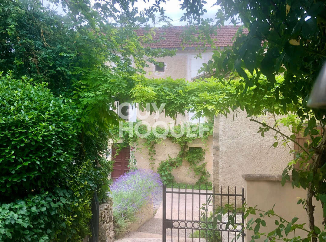 Maison à LAROQUE-DES-ARCS