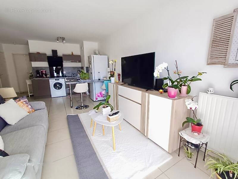 Appartement à SAINT-LAURENT-DU-VAR