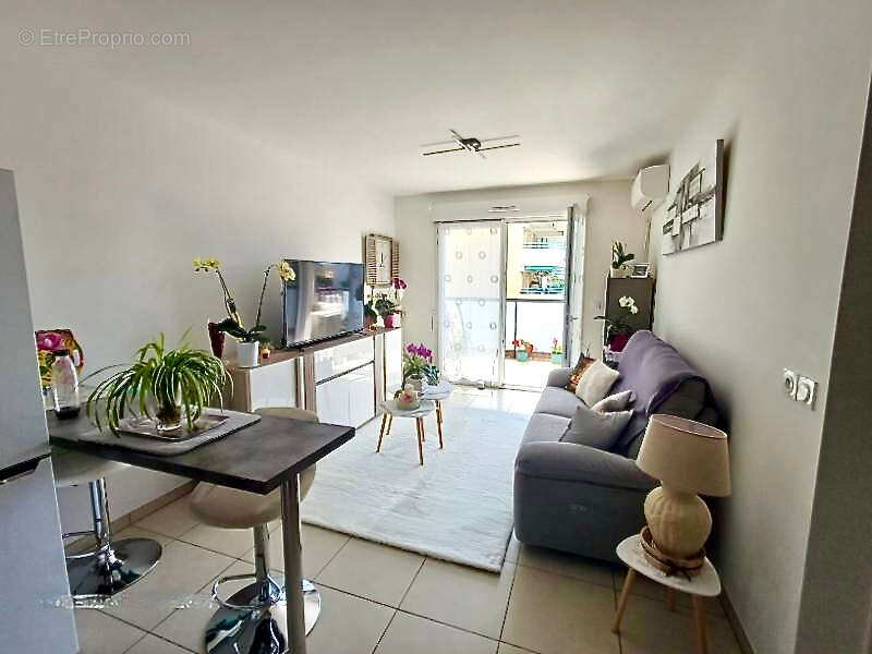 Appartement à SAINT-LAURENT-DU-VAR