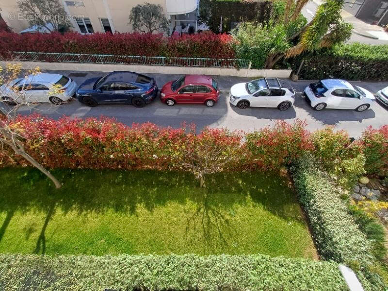 Appartement à SAINT-LAURENT-DU-VAR