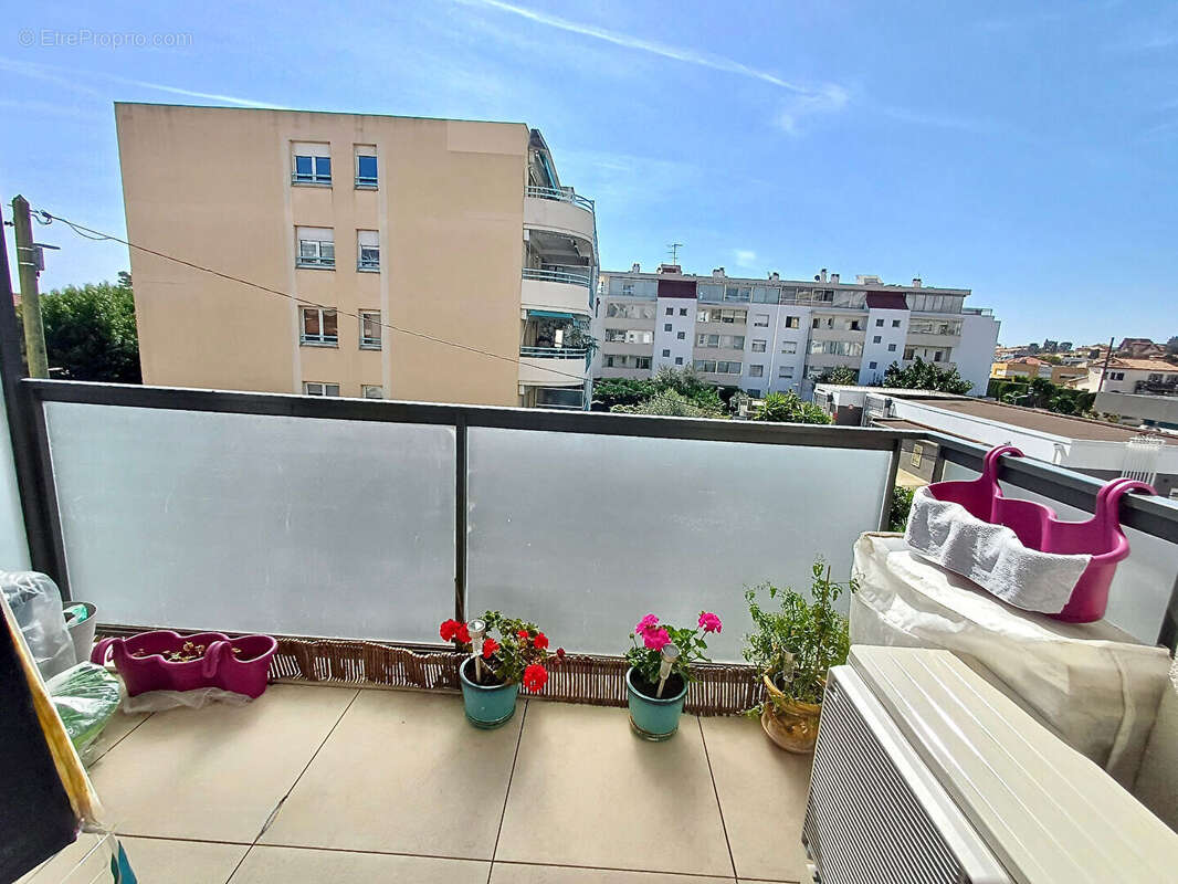 Appartement à SAINT-LAURENT-DU-VAR