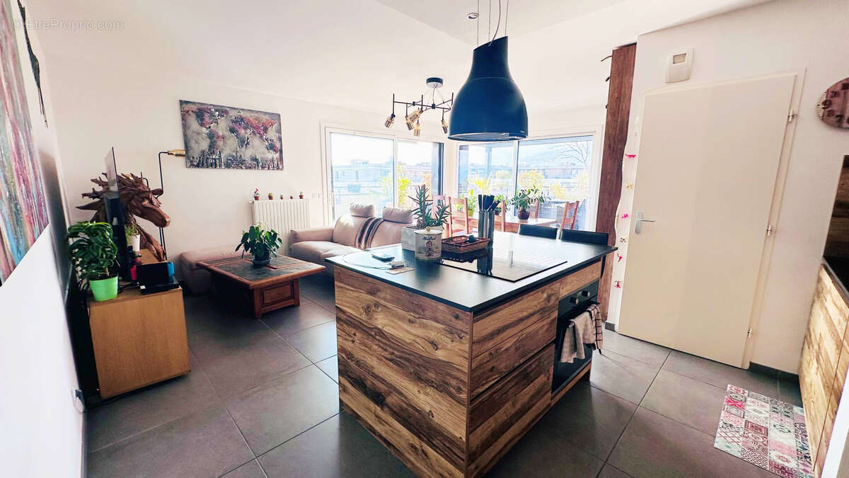 Appartement à VETRAZ-MONTHOUX