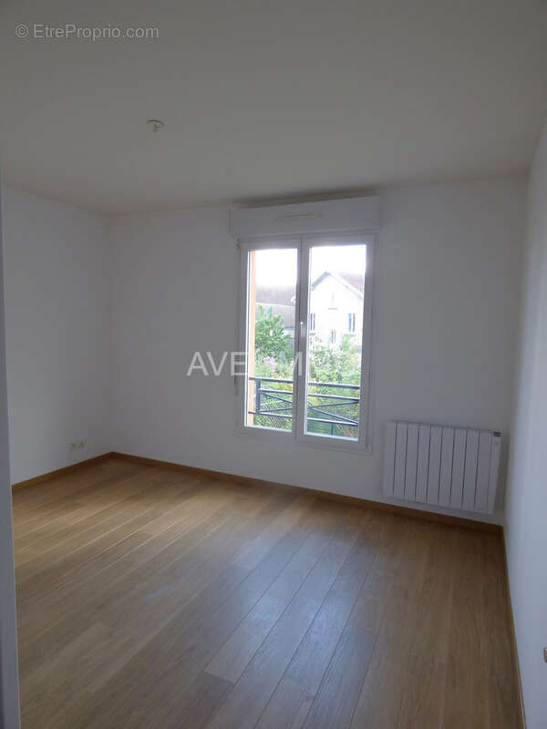 Maison à LA QUEUE-LES-YVELINES