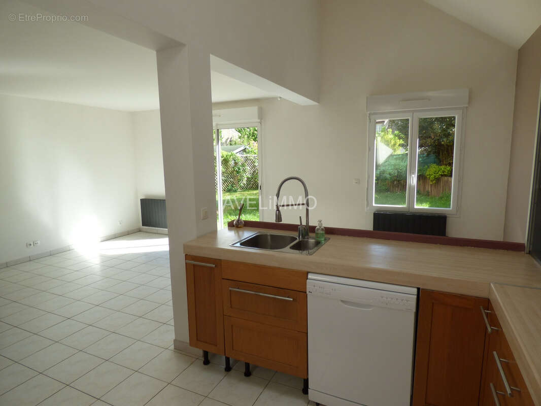 Maison à LA QUEUE-LES-YVELINES