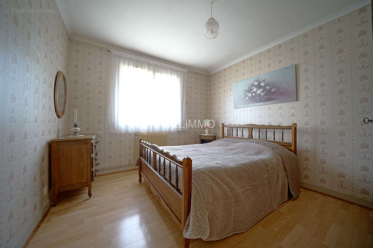 Maison à LA QUEUE-LES-YVELINES