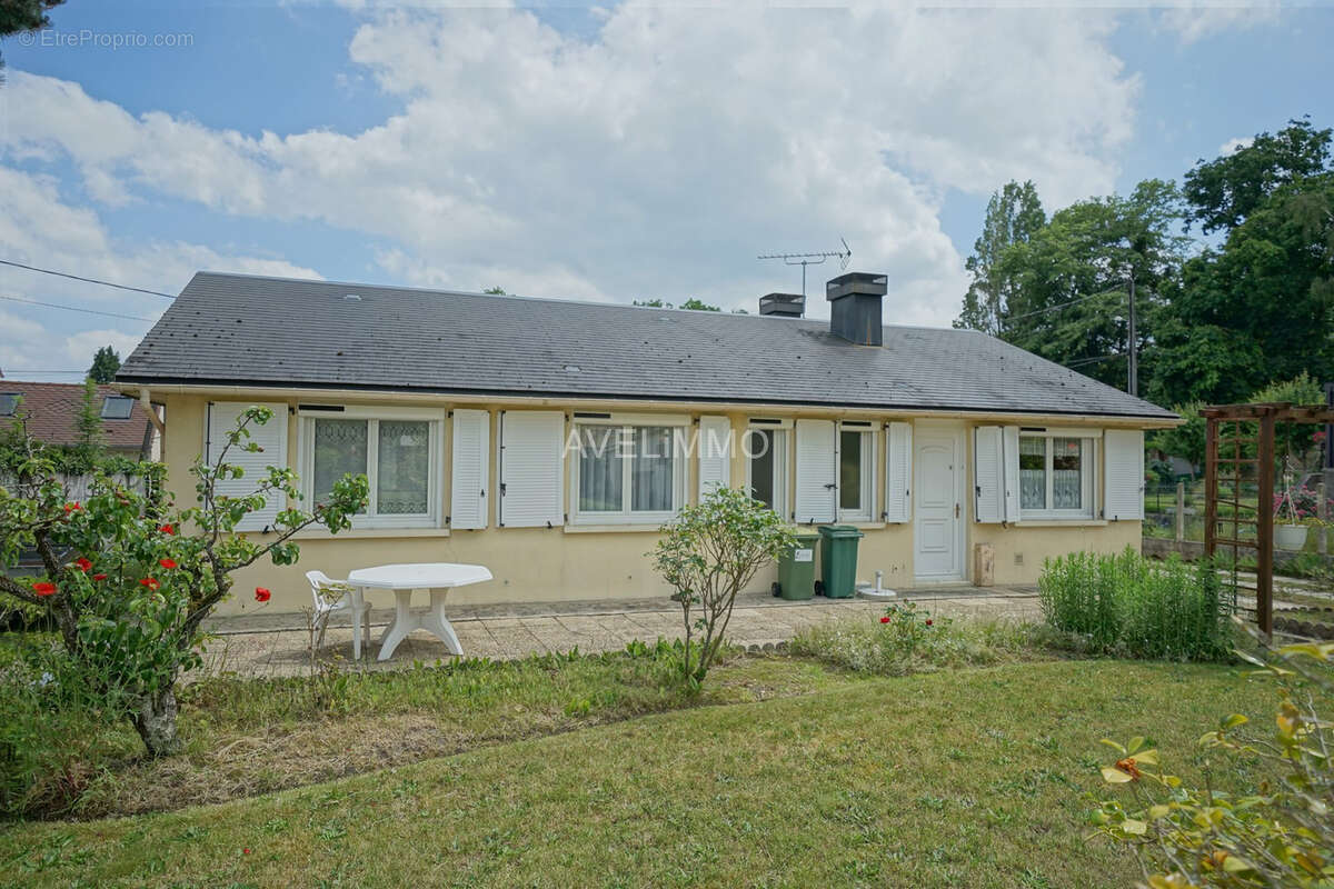 Maison à LA QUEUE-LES-YVELINES