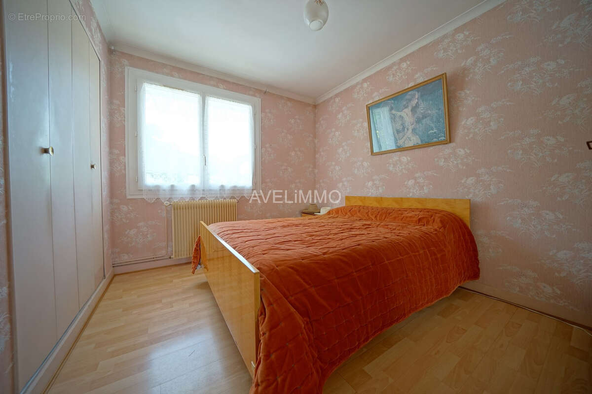 Maison à LA QUEUE-LES-YVELINES