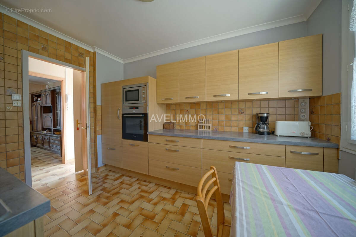 Maison à LA QUEUE-LES-YVELINES