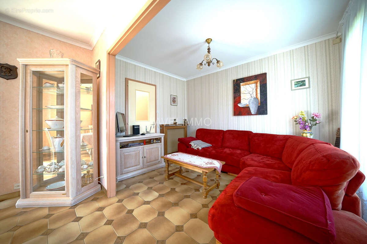 Maison à LA QUEUE-LES-YVELINES