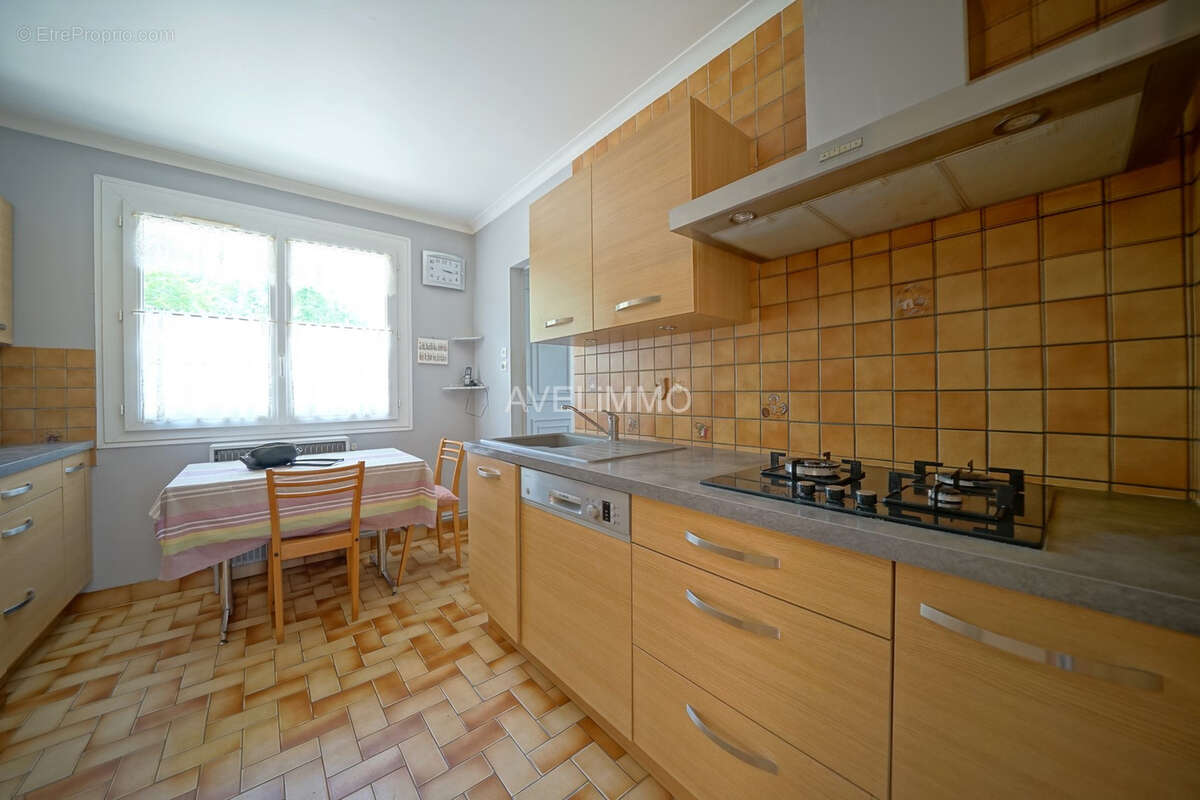 Maison à LA QUEUE-LES-YVELINES