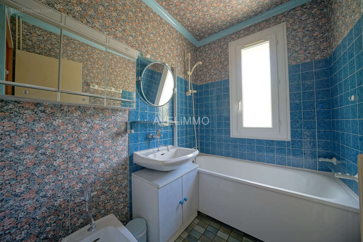 Maison à LA QUEUE-LES-YVELINES