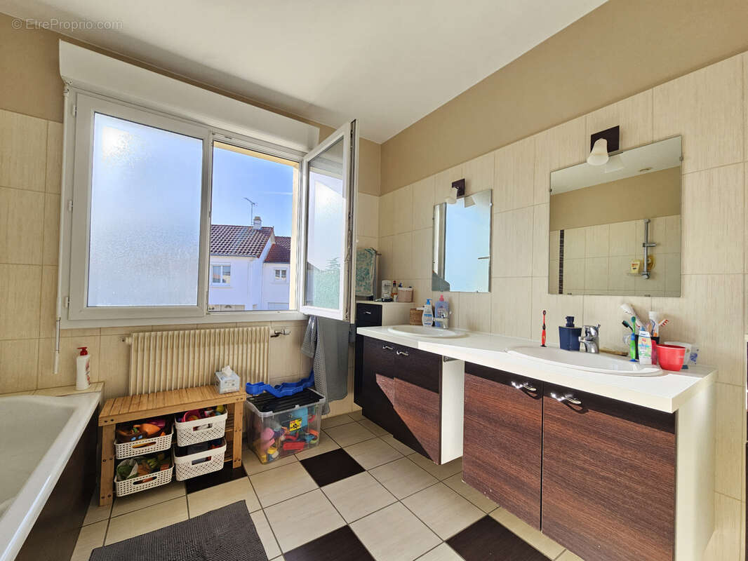 Maison à LES HERBIERS