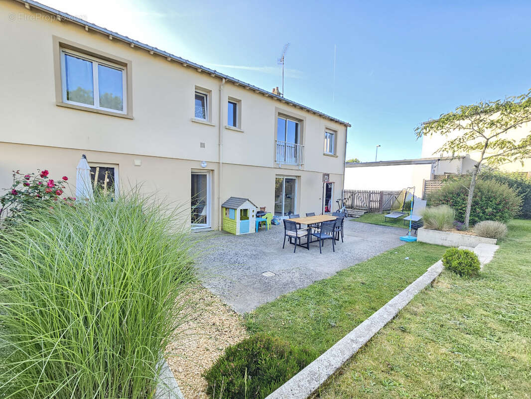 Maison à LES HERBIERS