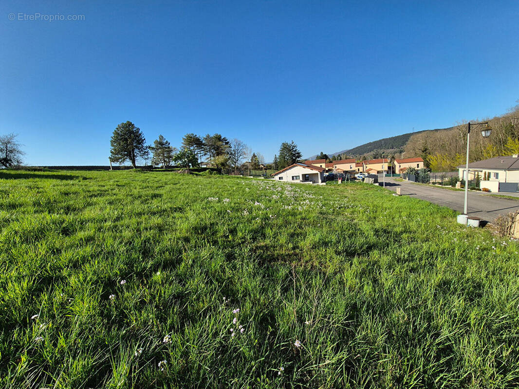 Terrain à MEILLONNAS