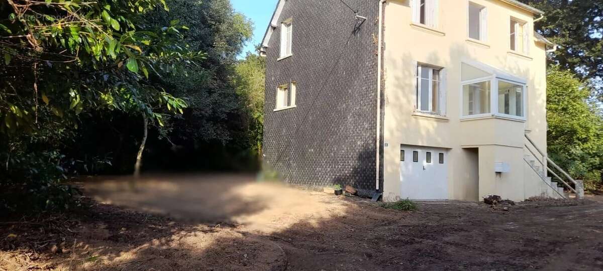 Maison à MAEL-CARHAIX