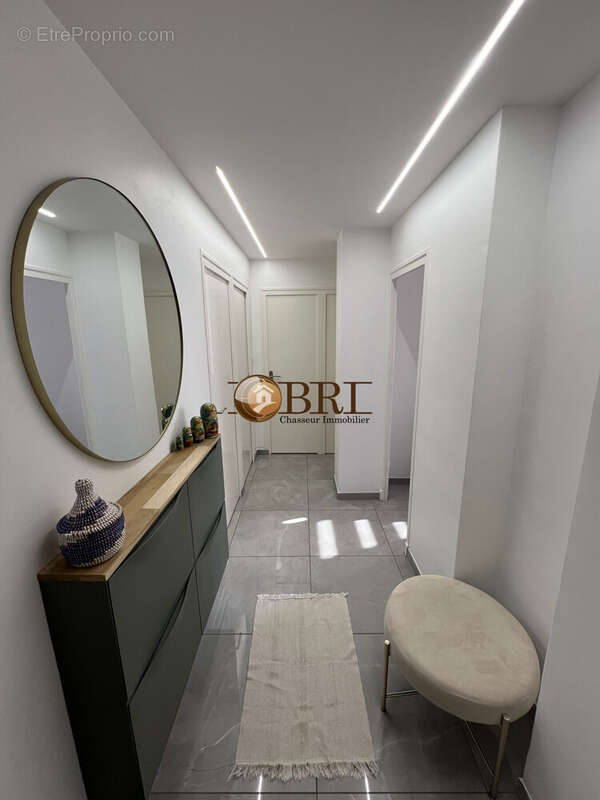 entrée - Appartement à ECHIROLLES