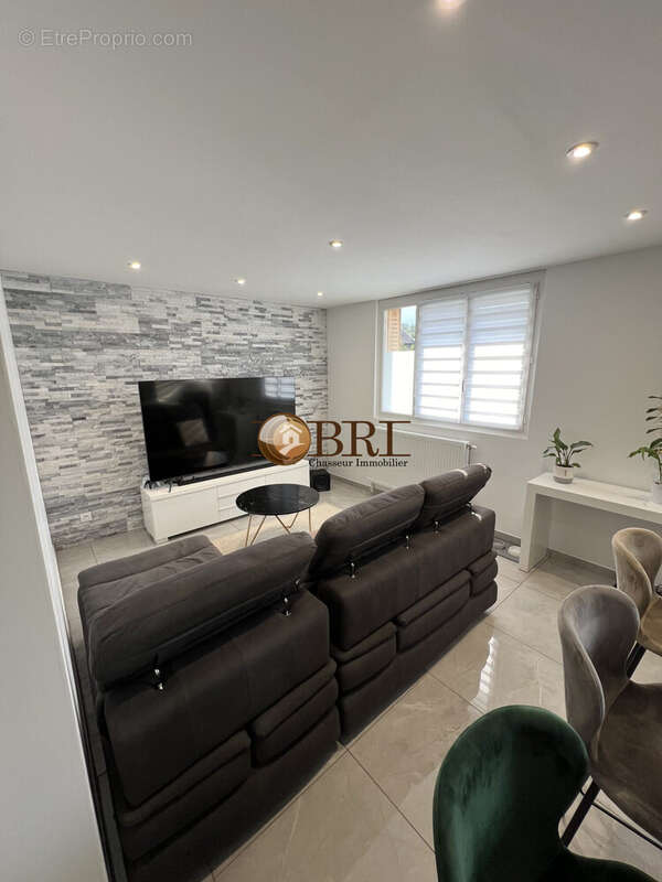 pièce de vie - Appartement à ECHIROLLES