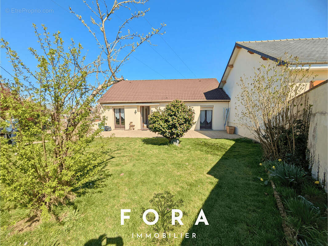 Maison à LA CHAPELLE-BICHE