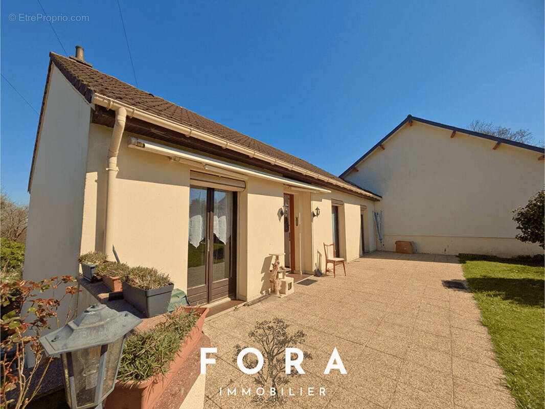 Maison à LA CHAPELLE-BICHE