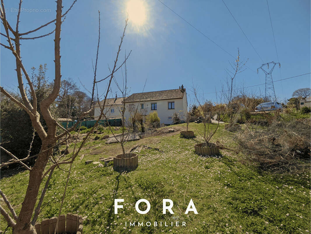 Maison à LA CHAPELLE-BICHE