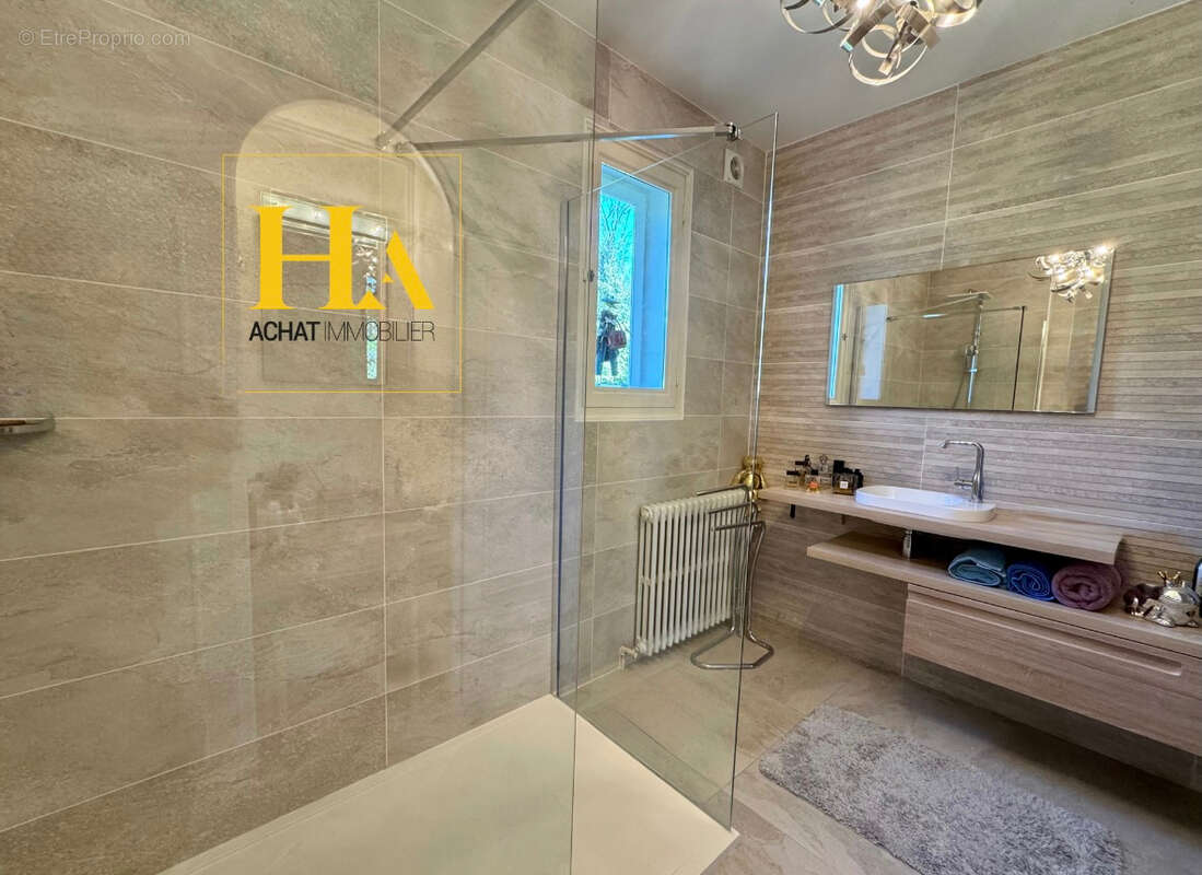 Maison à MONTELIMAR