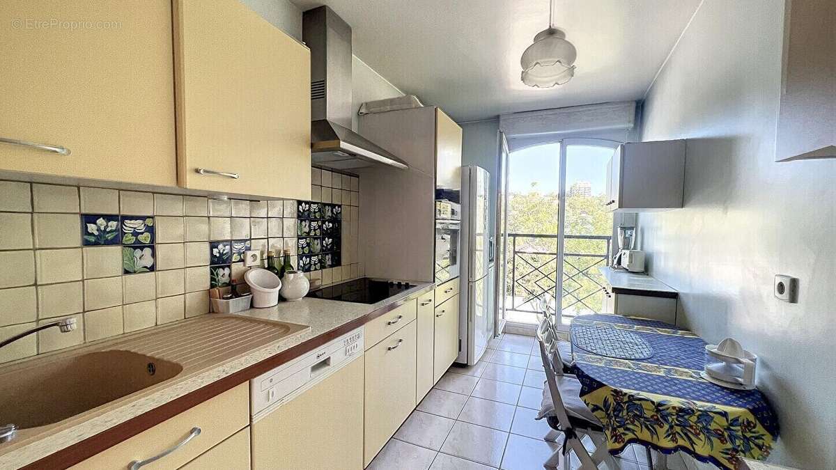 Appartement à LE PLESSIS-ROBINSON