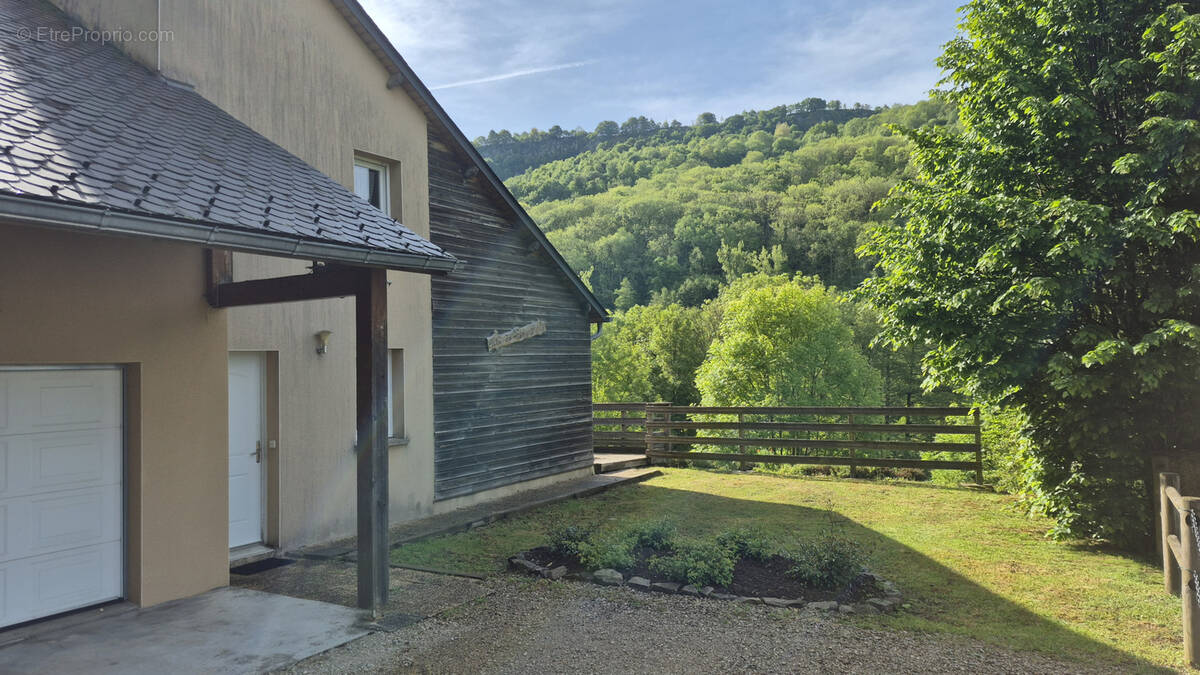 Maison à SAINT-CHELY-D&#039;AUBRAC