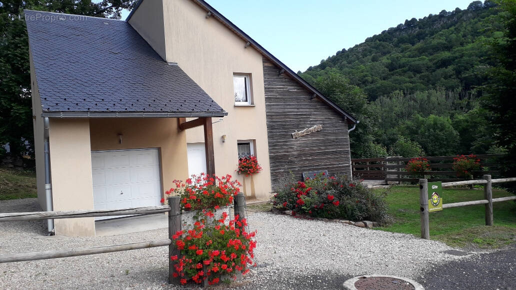 Maison à SAINT-CHELY-D&#039;AUBRAC