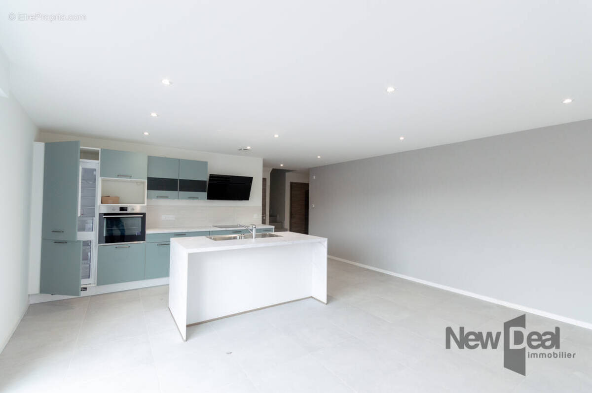 Appartement à CONTAMINE-SUR-ARVE