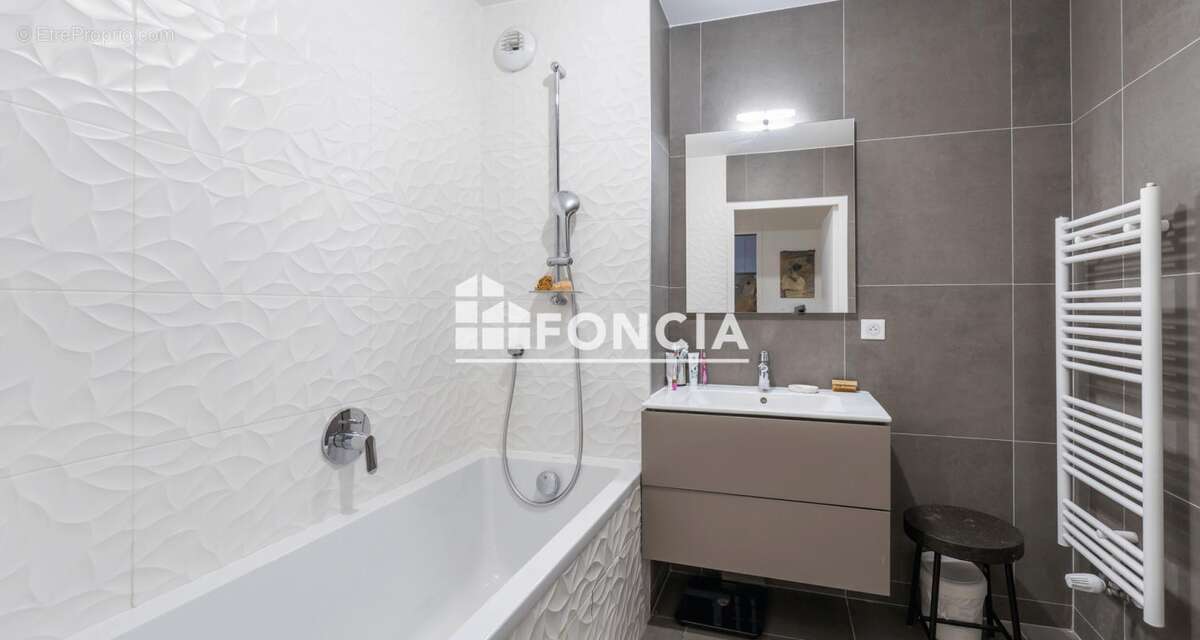 Appartement à PARIS-19E