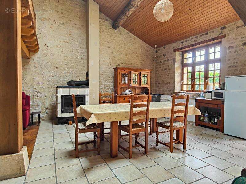 Maison à SAUZE-VAUSSAIS