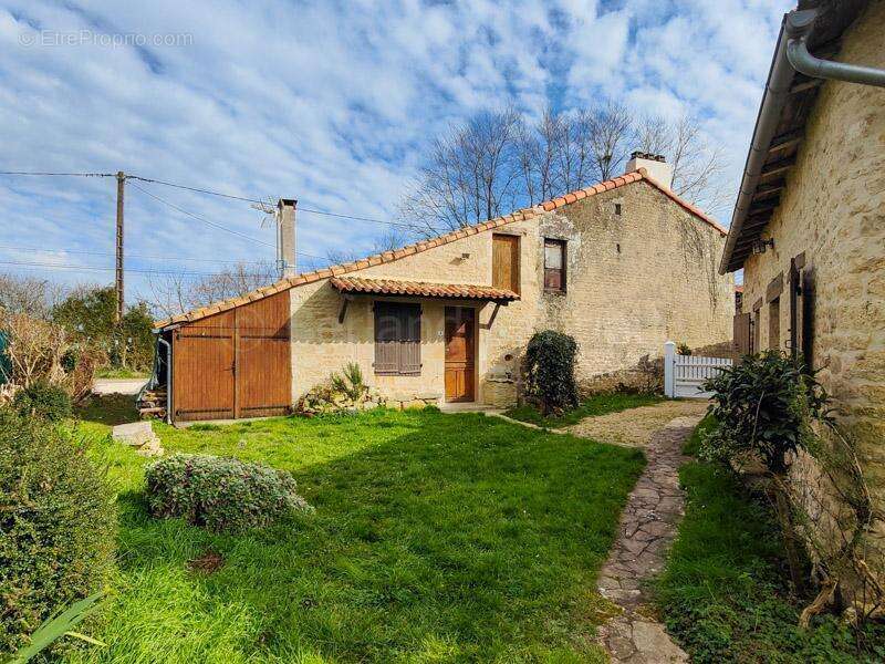 Maison à SAUZE-VAUSSAIS