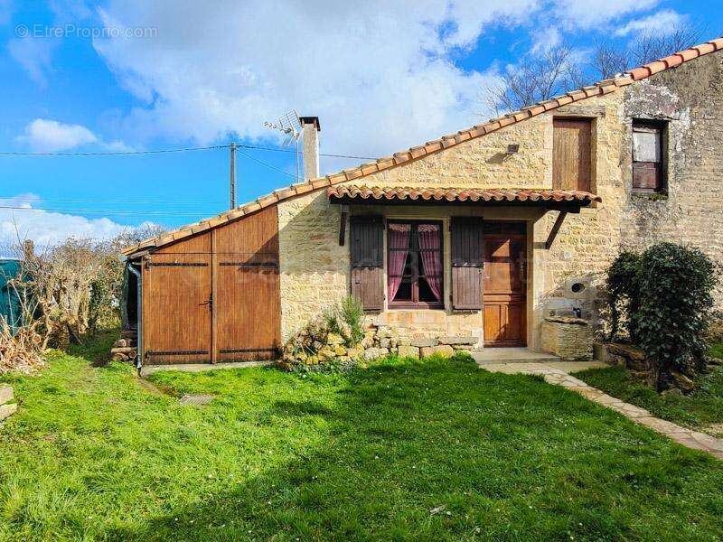 Maison à SAUZE-VAUSSAIS