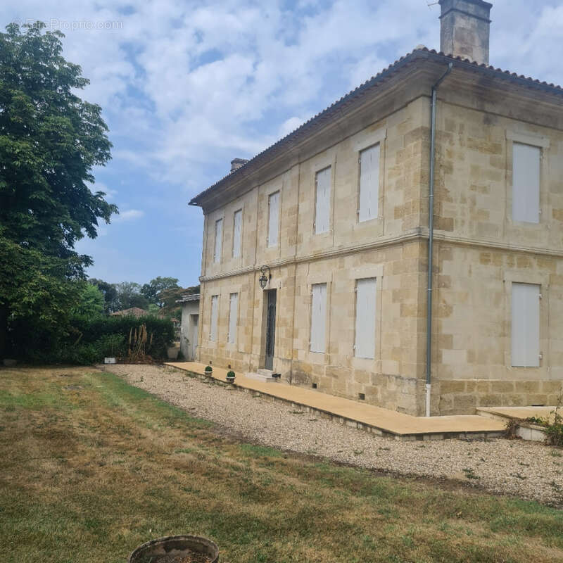 Maison à SAINT-MEDARD-DE-GUIZIERES