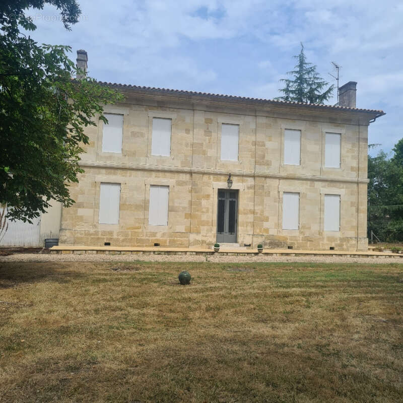 Maison à SAINT-MEDARD-DE-GUIZIERES