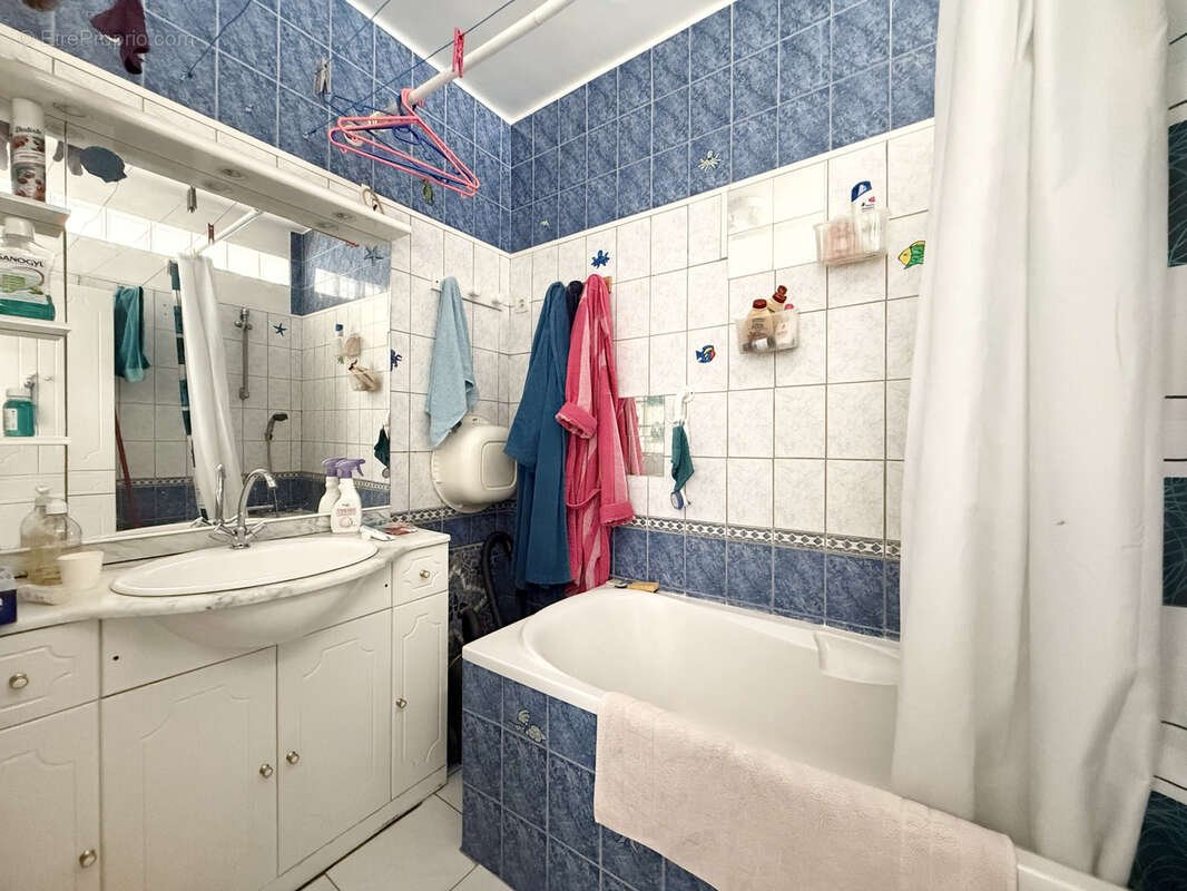 Appartement à COURBEVOIE