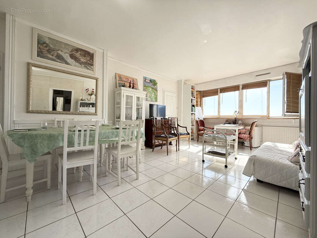 Appartement à COURBEVOIE