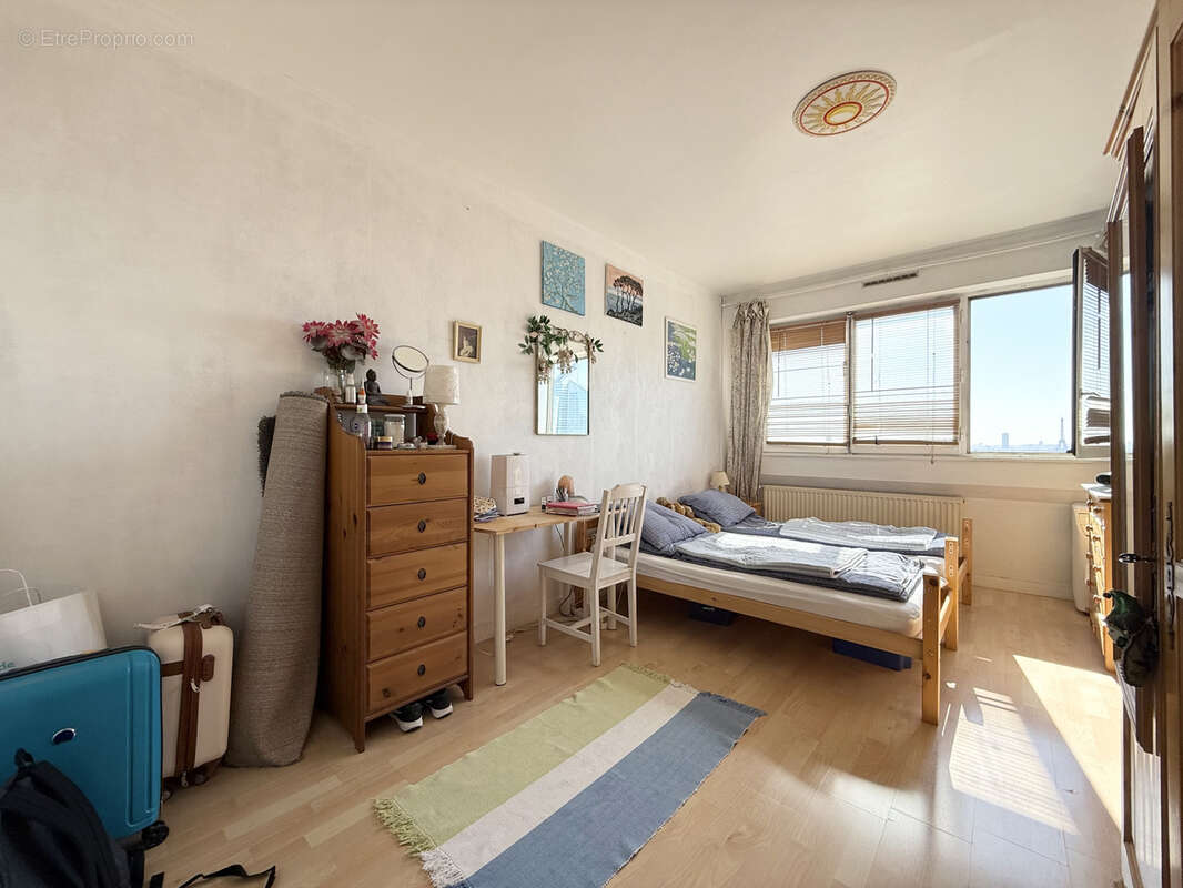 Appartement à COURBEVOIE