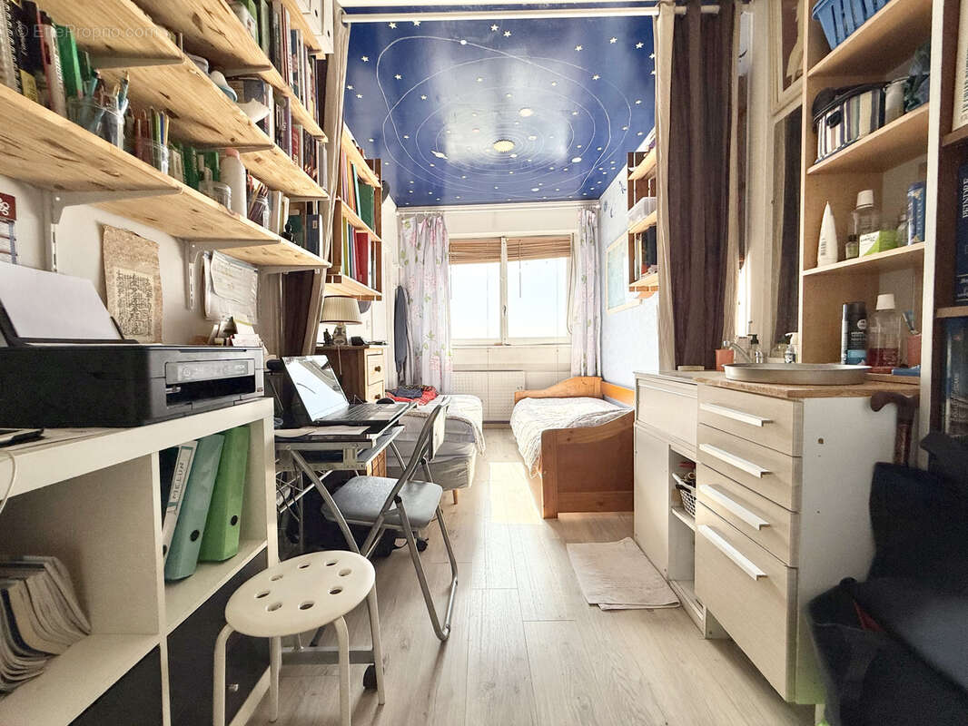 Appartement à COURBEVOIE