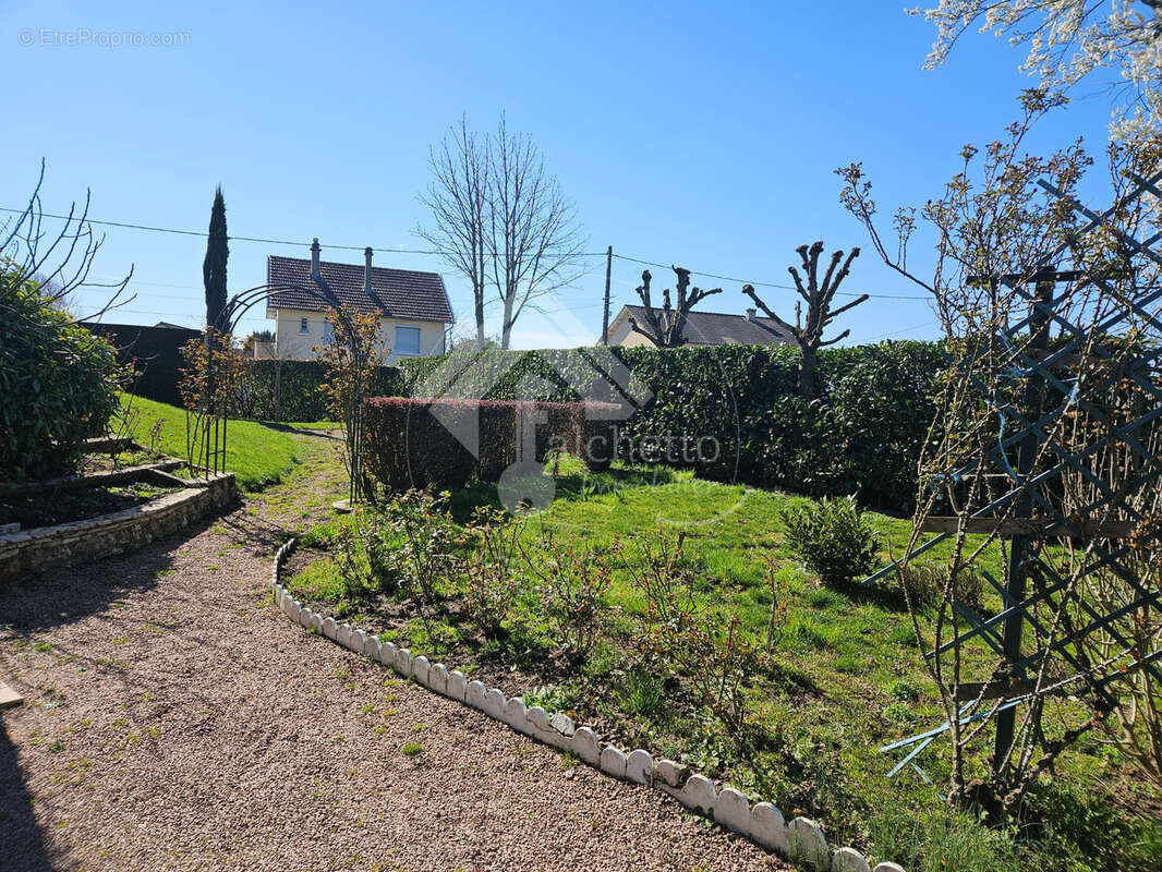 Maison à VARENNES-SUR-ALLIER