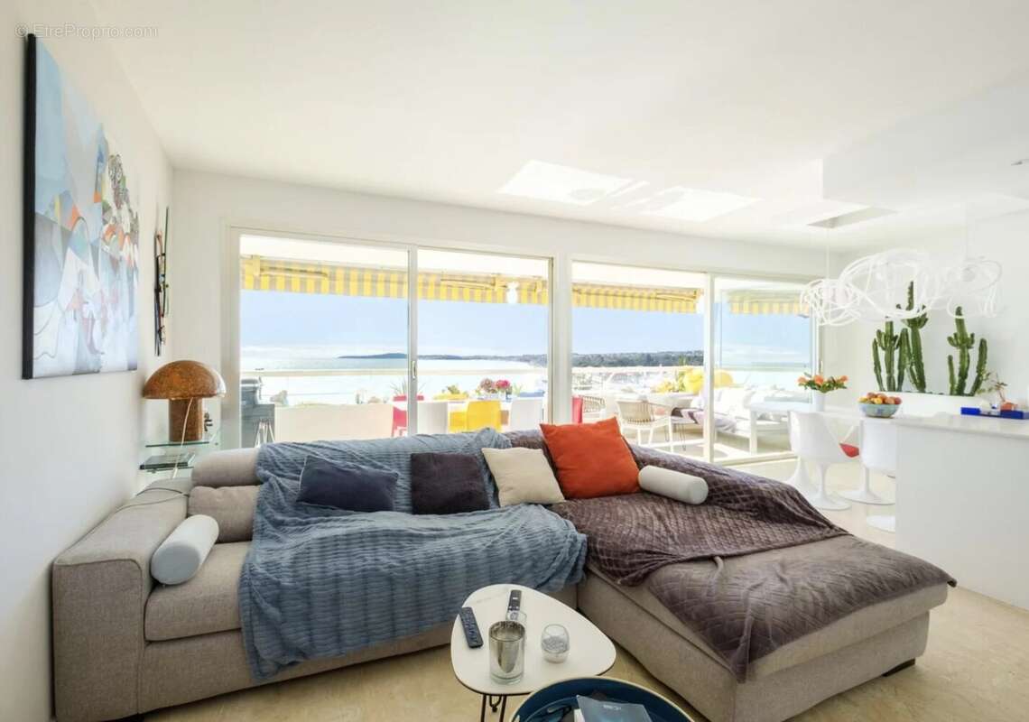 Appartement à VILLENEUVE-LOUBET