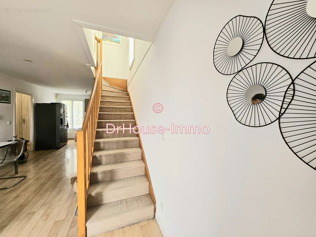 Appartement à SAVIGNY-LE-TEMPLE