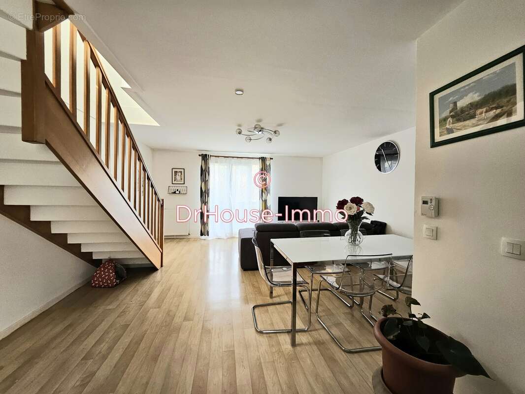 Appartement à SAVIGNY-LE-TEMPLE